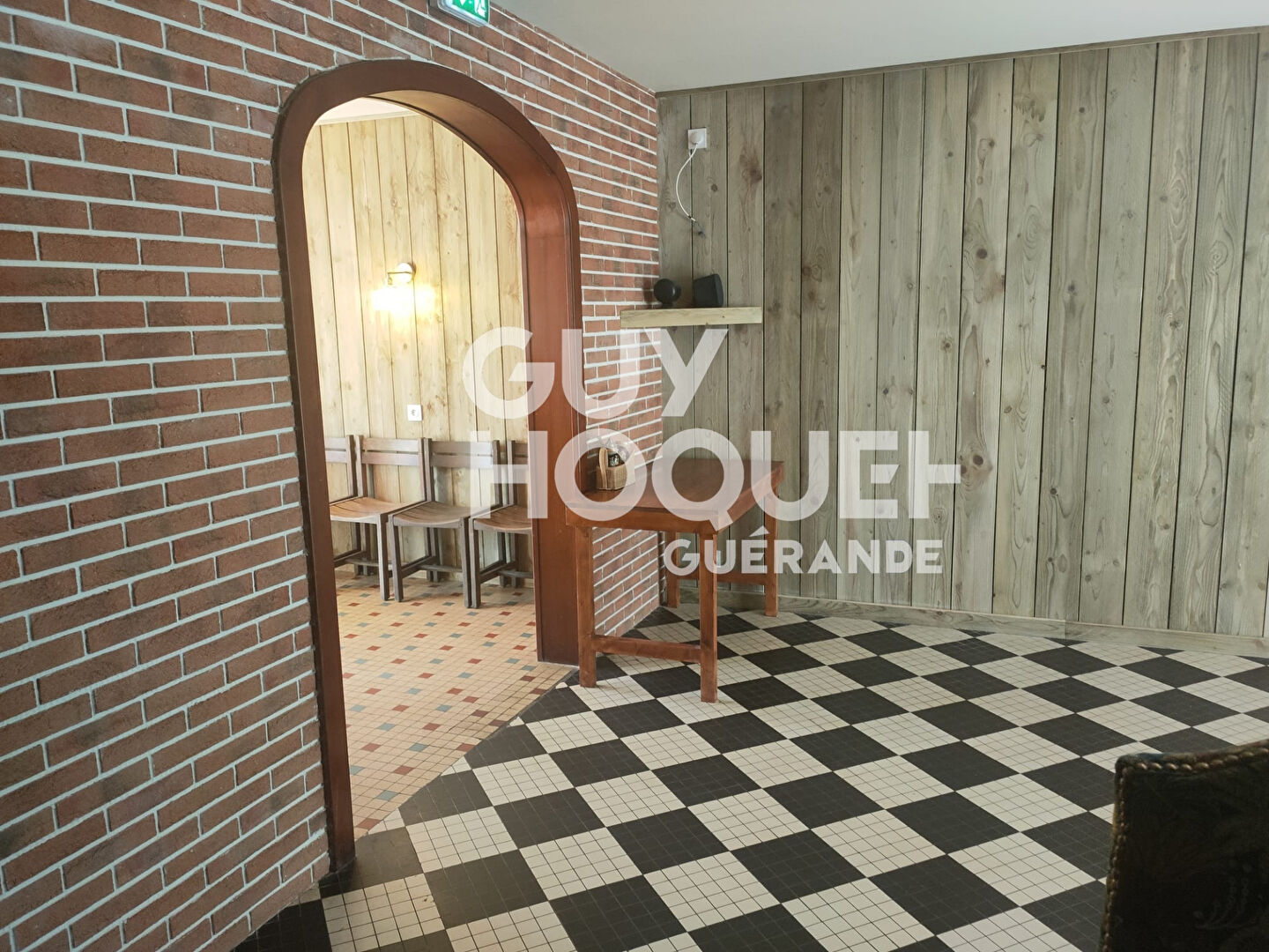 Local Commercial  avec appartement à l'étage