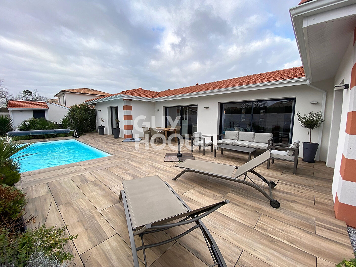 Villa 5 pièces avec piscine et garage récente au Teich (33470)