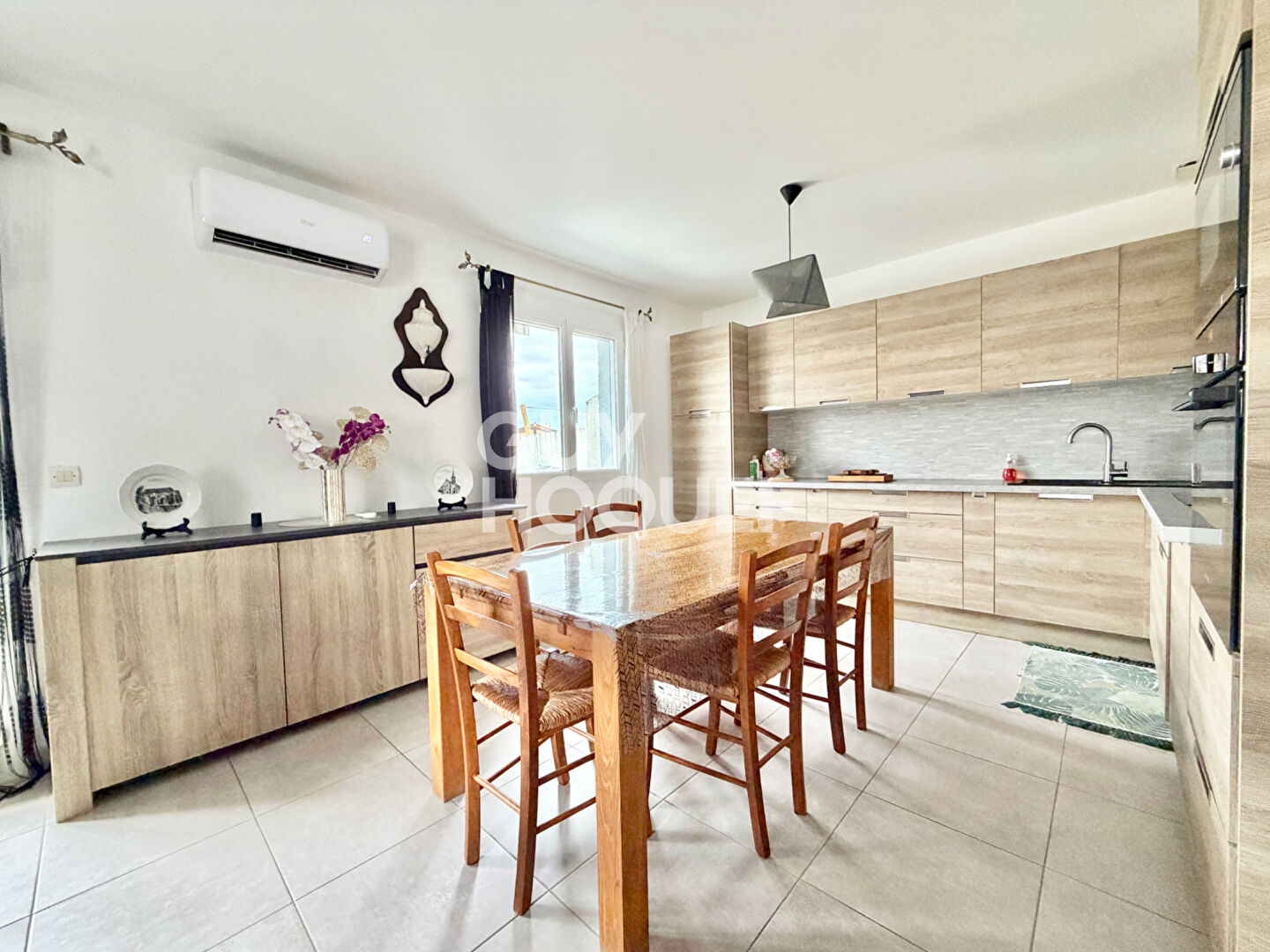 Un lieu de vie au calme, fonctionnel et soigné a quelques pas de la place de la Claire.