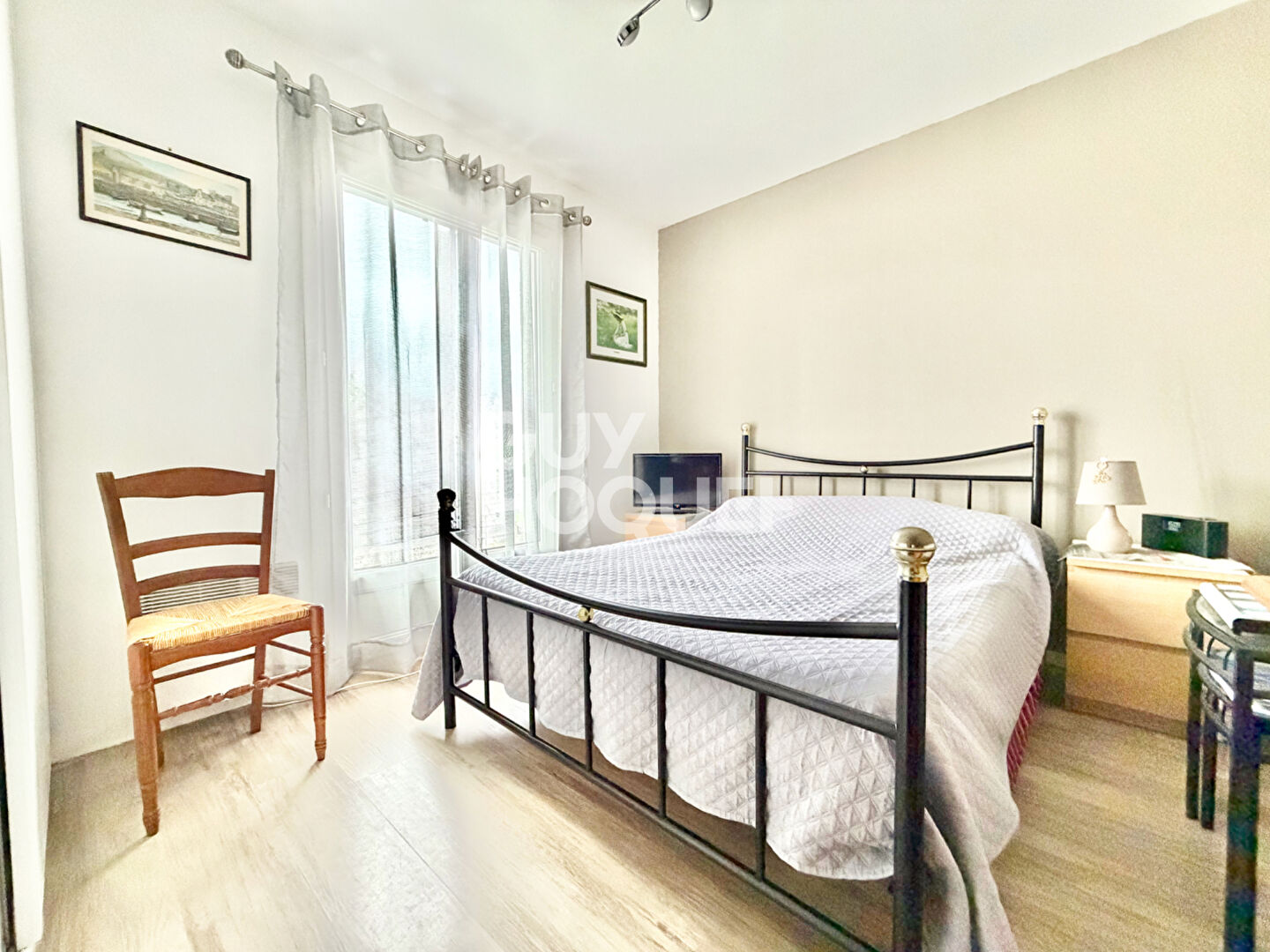 Un lieu de vie au calme, fonctionnel et soigné a quelques pas de la place de la Claire.