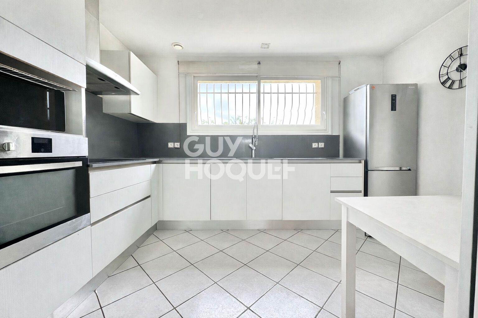 Maison chaleureuse de plain-pied et sa piscine à Meyran