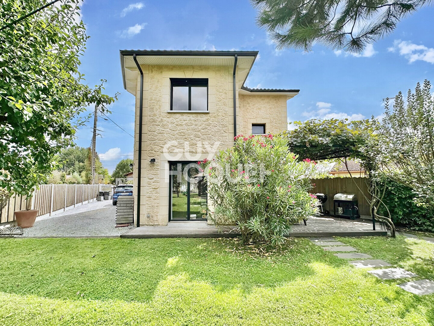 Belle maison familiale avec dépendance sur une grande parcelle - Biganos 160m2