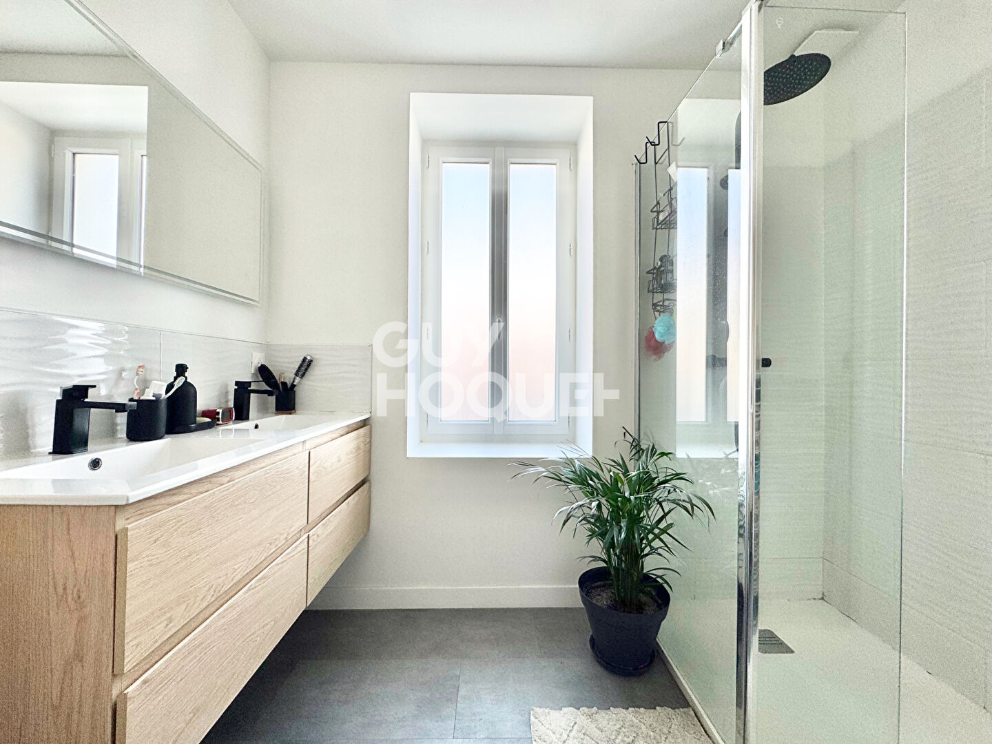 T2 rénové à deux pas de toute commodité