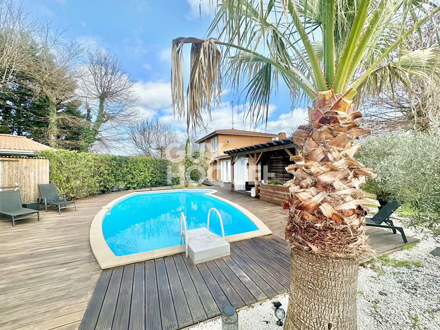 Maison familiale de 155m2 avec piscine, dépendance et grand jardin à Gujan-Mestras