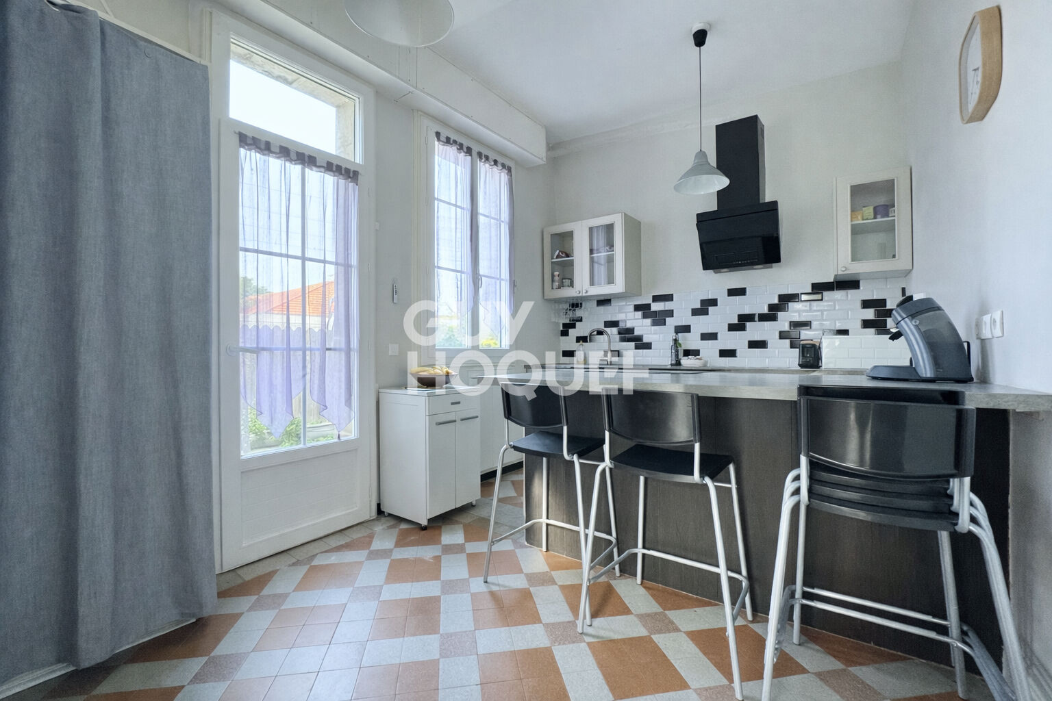 À 100 m du port - T2 avec extérieur 35 m² - Rare