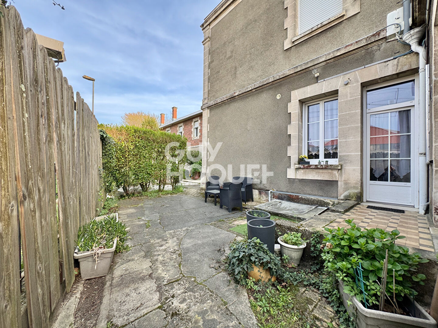 À 100 m du port - T2 avec extérieur 35 m² - Rare