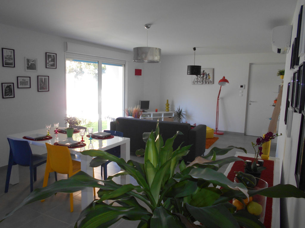 À louer, appartement d'environ 74 m², 4 pièces à HYERES (83400).