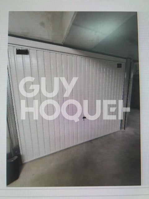 HYERES  GARAGE FERME A LOUER