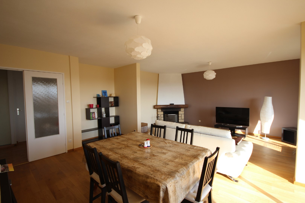 Appartement 5 pièces d'environ 104,89 m² à vendre à LINGOLSHEIM (67380).