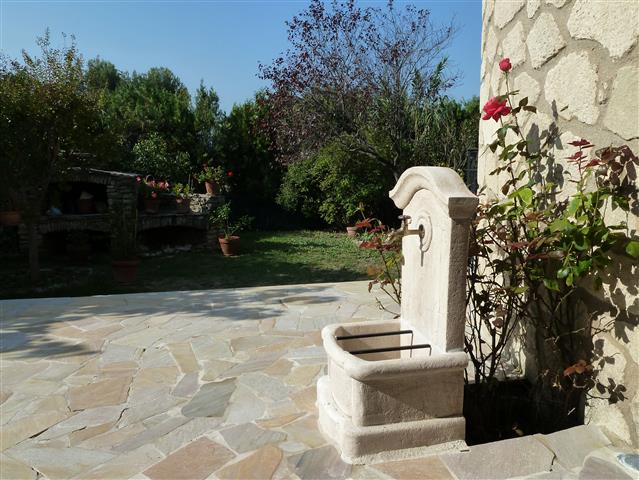 MAUBEC Maison en pierre plain pied