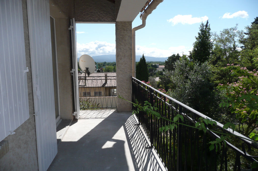 Appartement 2 chambres  avec garage Chateauneuf de Gadagne
