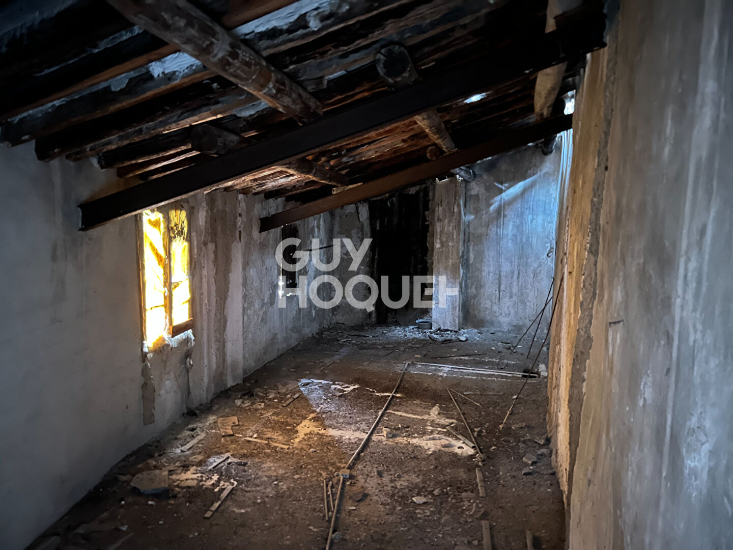 bâtiment ancien de 400 m² plein coeur de ville à restaurer