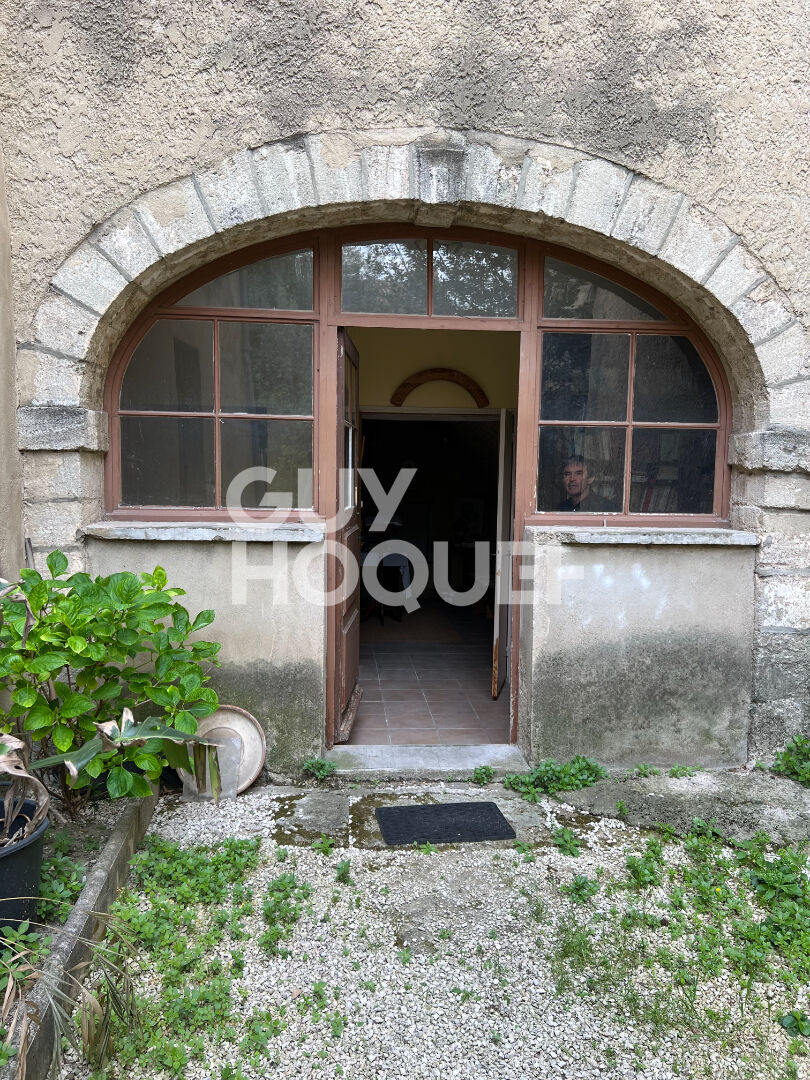 bâtiment ancien de 400 m² plein coeur de ville à restaurer