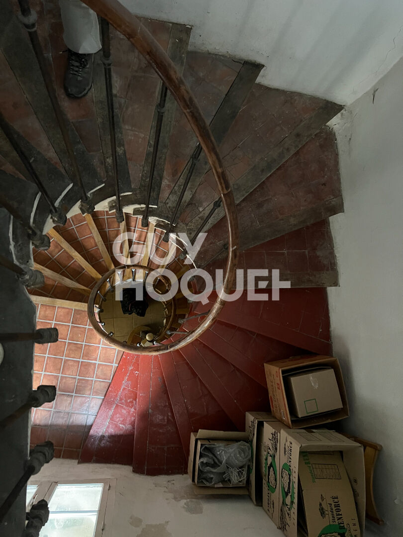 bâtiment ancien de 400 m² plein coeur de ville à restaurer