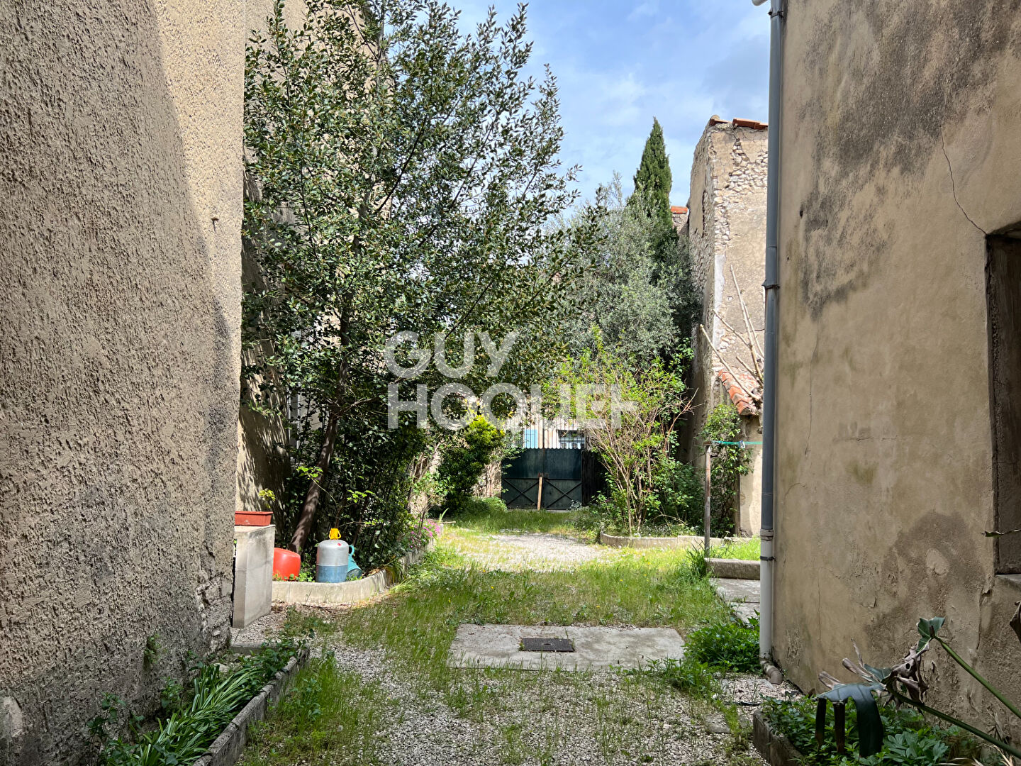 bâtiment ancien de 400 m² plein coeur de ville à restaurer