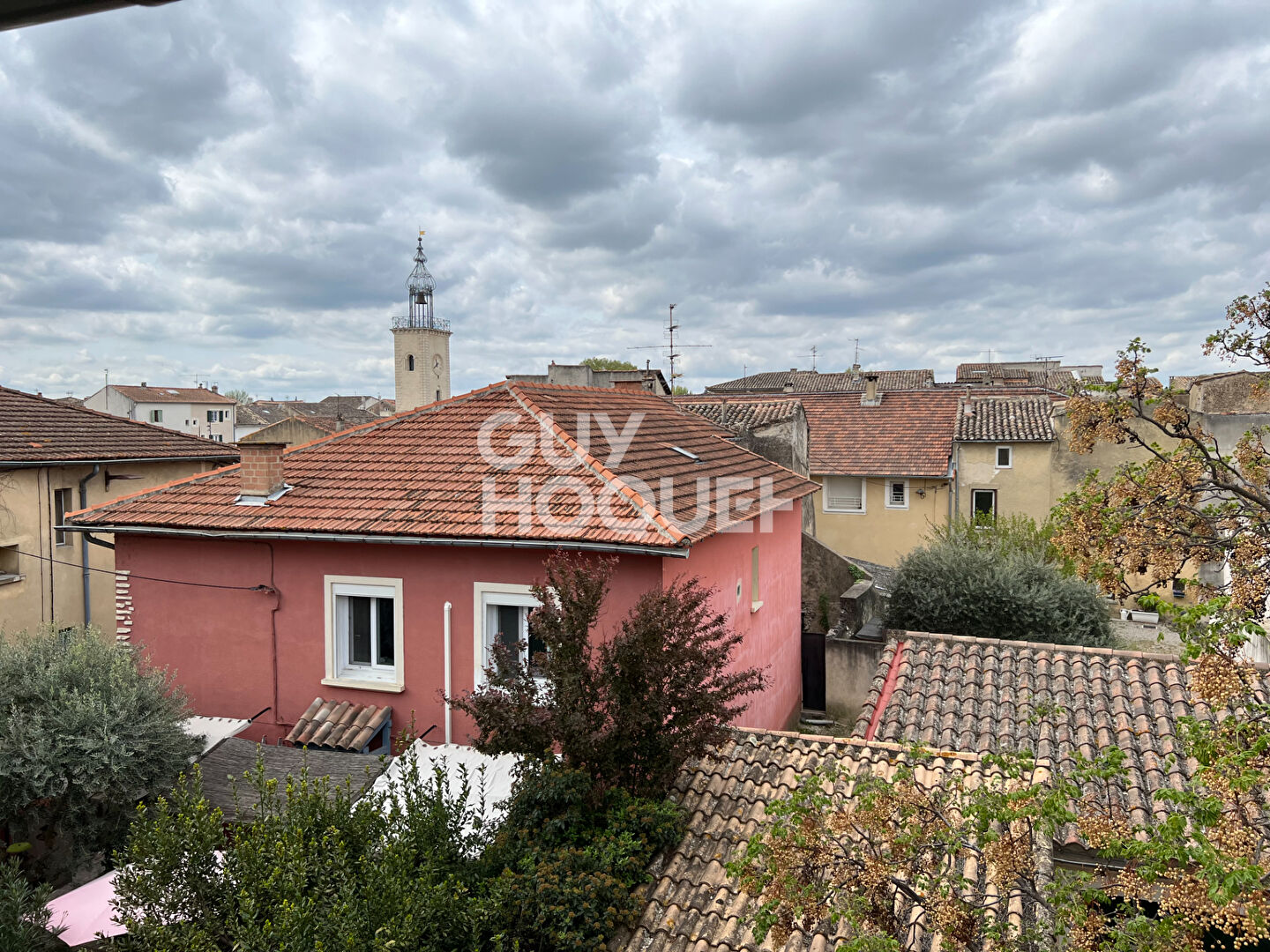 bâtiment ancien de 400 m² plein coeur de ville à restaurer