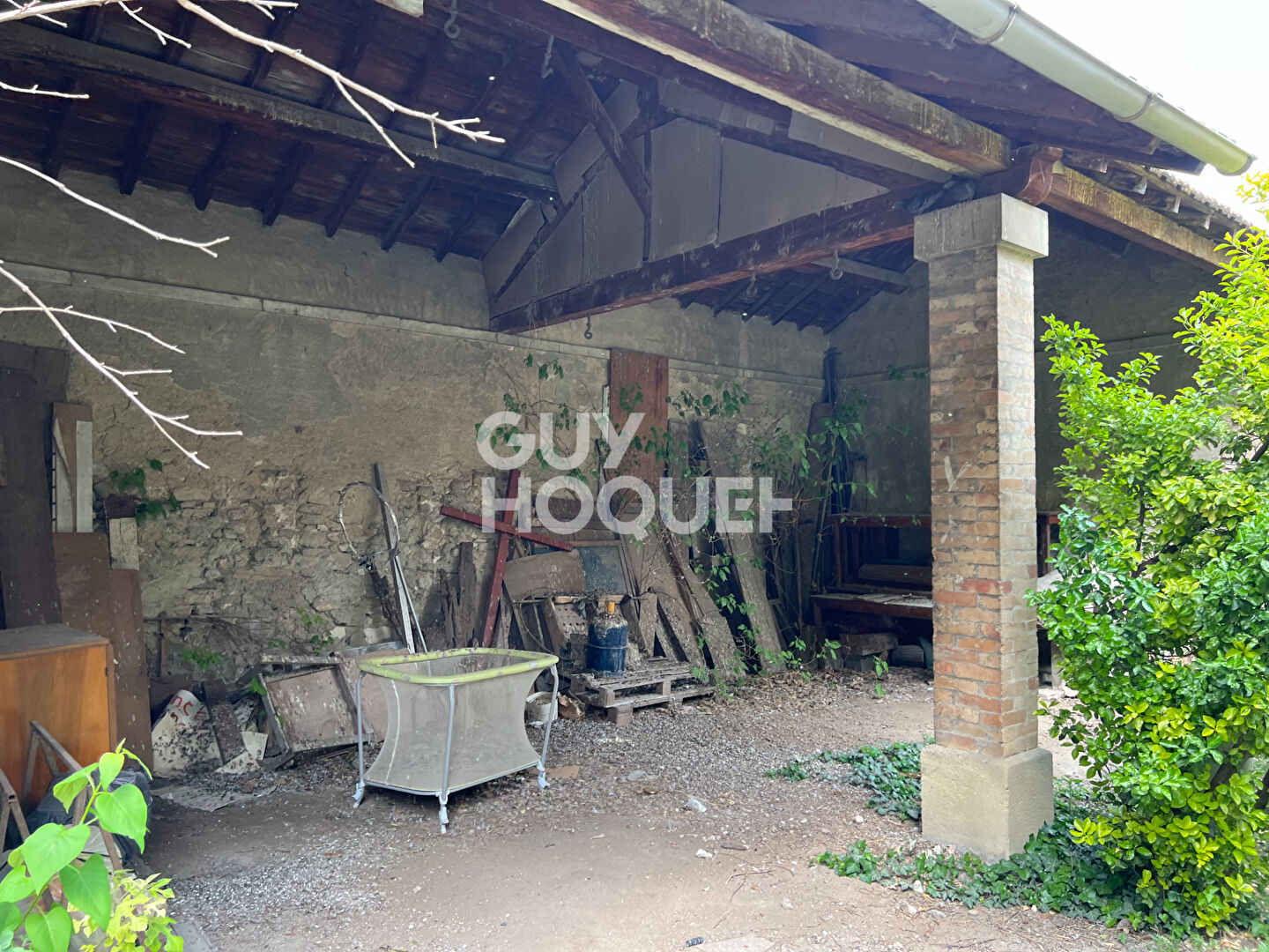 bâtiment ancien de 400 m² plein coeur de ville à restaurer