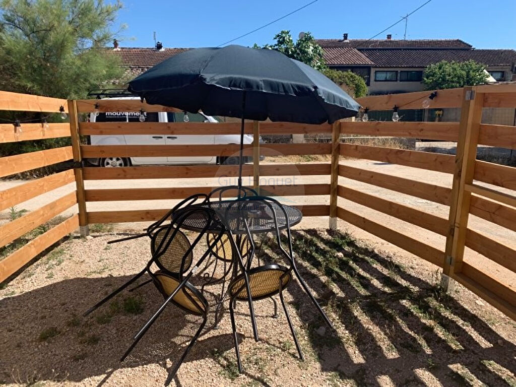 PERNES LES FONTAINES : appartement 2 pièces Jardin