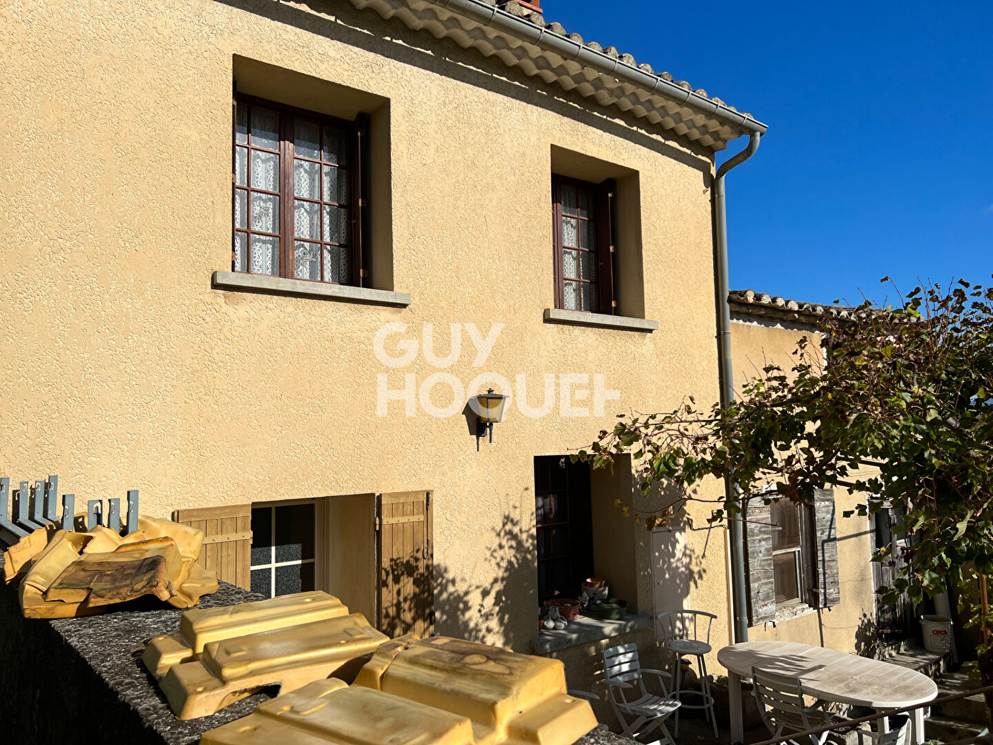 CAUMONT SUR DURANCE : ensemble immobilier et terrain à bâtir