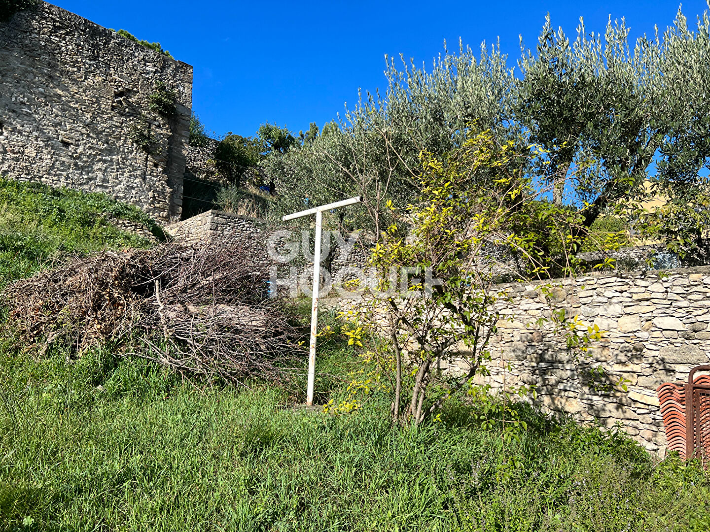 CAUMONT SUR DURANCE : ensemble immobilier et terrain à bâtir