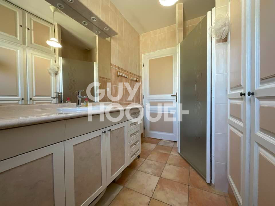 Villa spacieuse à vendre à Châteauneuf de Gadagne avec deux T2 indépendants