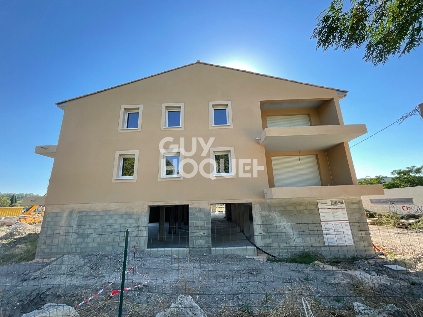 L'ISLE SUR LA SORGUE : Appartement de type 3  avec terrasse et parkings