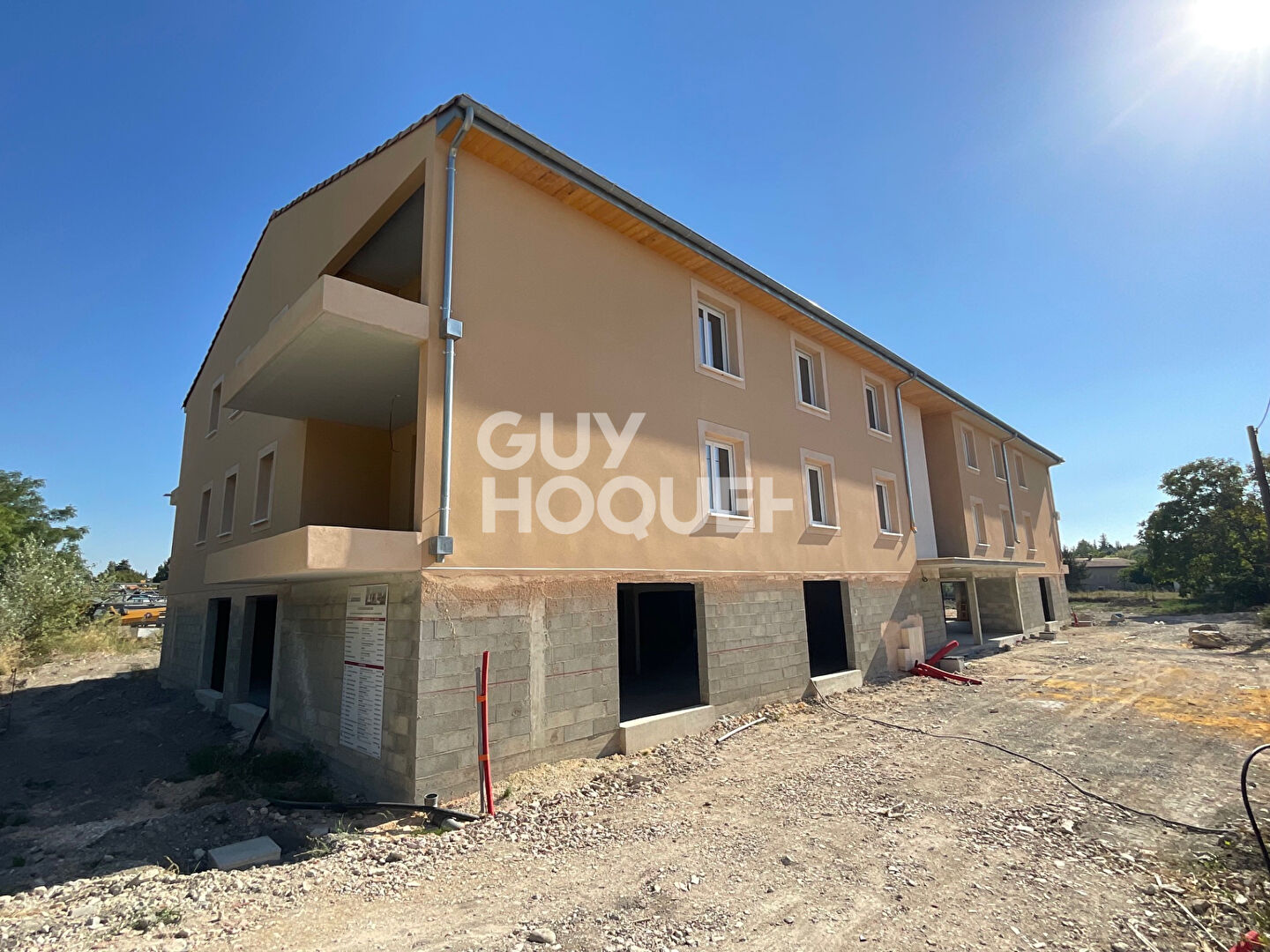 L'ISLE SUR LA SORGUE : Appartement de type 3  avec terrasse et parkings