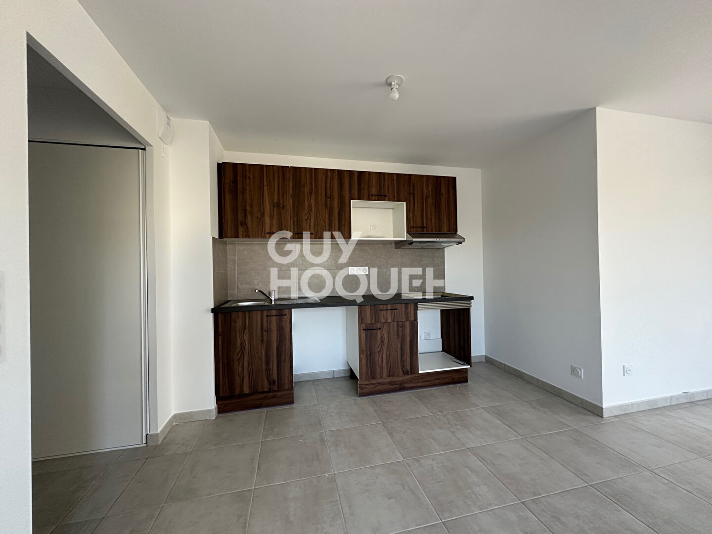 L'ISLE SUR LA SORGUE : Appartement de type 3  avec terrasse et parkings