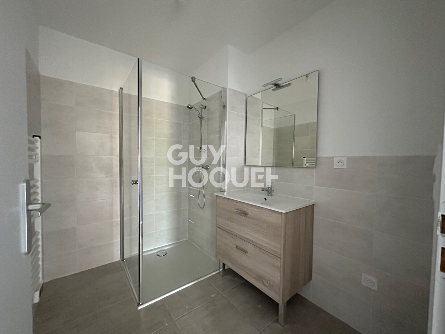 L'ISLE SUR LA SORGUE : Appartement de type 3  avec terrasse et parkings