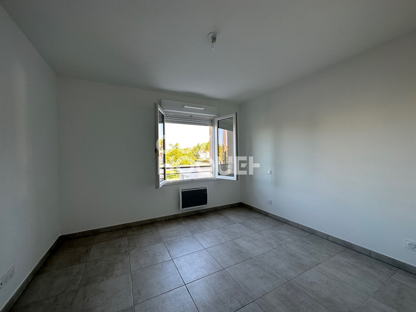 L'ISLE SUR LA SORGUE : Appartement de type 3  avec terrasse et parkings