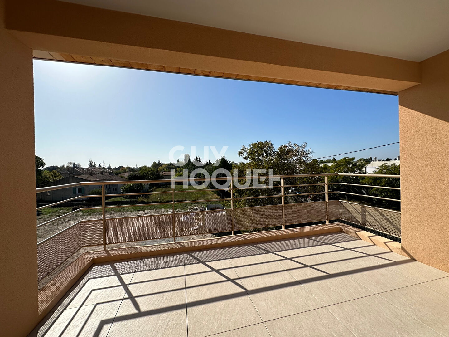 L'ISLE SUR LA SORGUE : Appartement de type 3  avec terrasse et parkings
