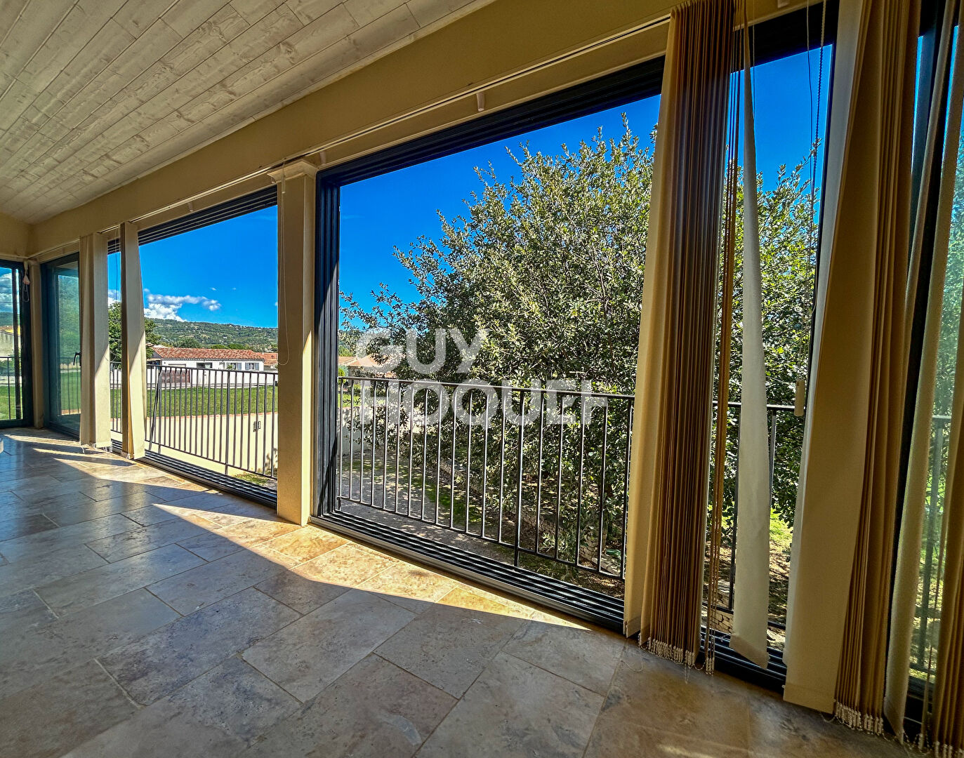 GARGAS : maison et garage sur 1100m²