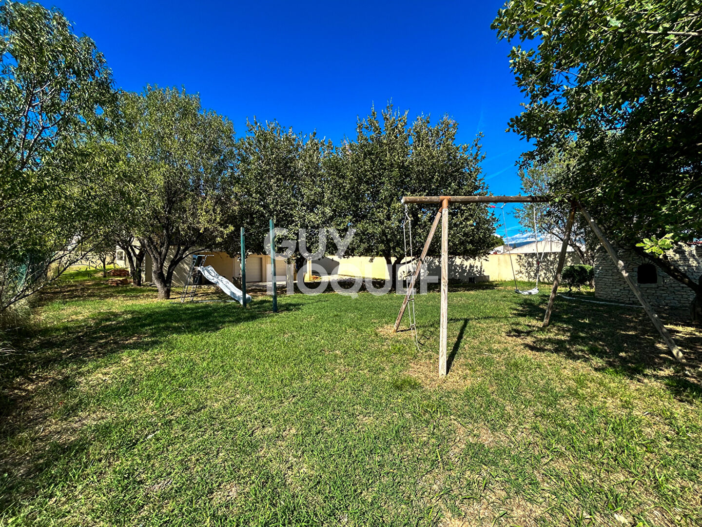 GARGAS : maison et garage sur 1100m²