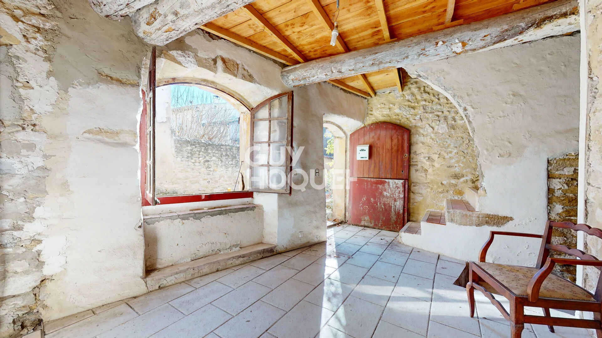 Maison en pierre  à Lagnes - Un potentiel incroyable à découvrir !