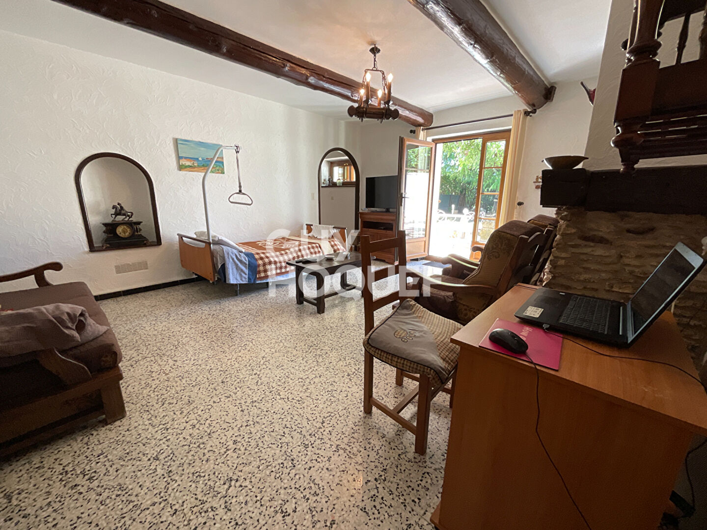 VIAGER occupé : Charmante Partie de Mas de 4 pièces à Robion