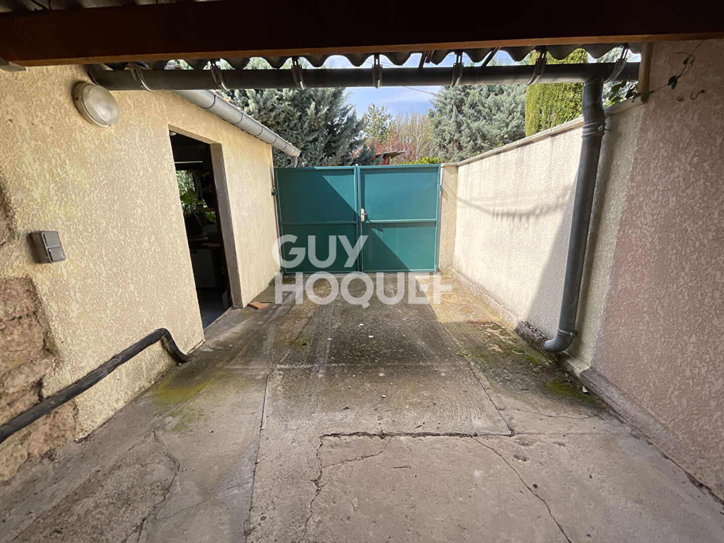 VIAGER occupé : Charmante Partie de Mas de 4 pièces à Robion