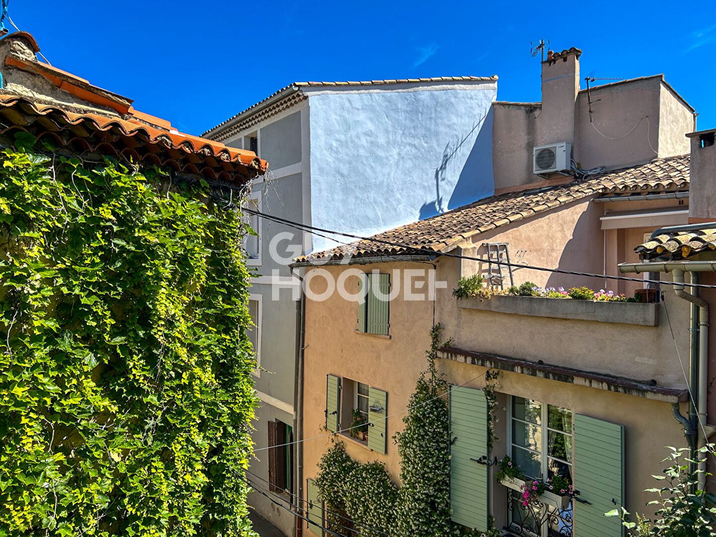 Isle-sur-la-sorgue  Maison  de village 3chs avec cave et garage