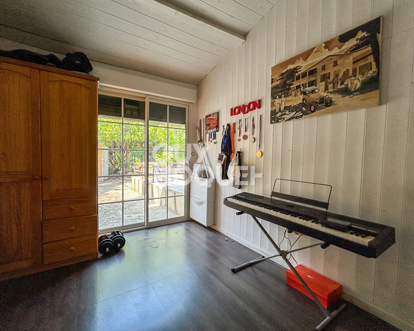 Proche du Golf de Saumane de Vaucluse : Maison de plain pied avec jardin et piscine