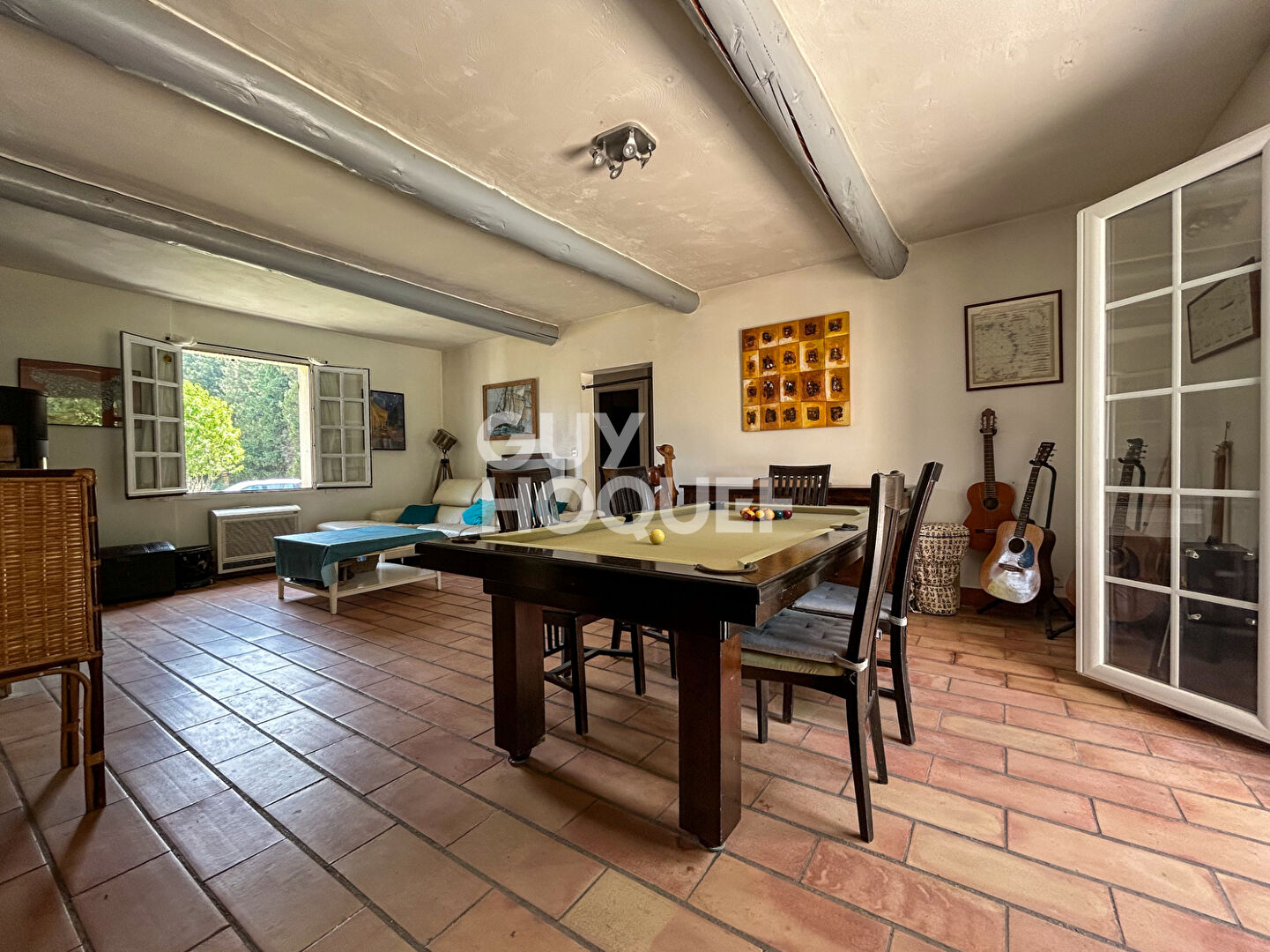 Proche du Golf de Saumane de Vaucluse : Maison de plain pied avec jardin et piscine