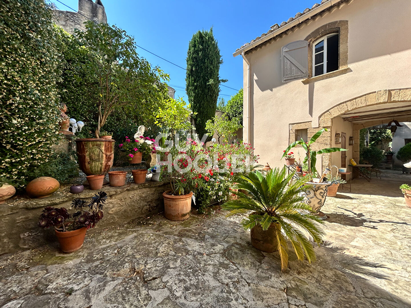 Maison d'exception à vendre à Robion - 10 pièces, 6 chambres