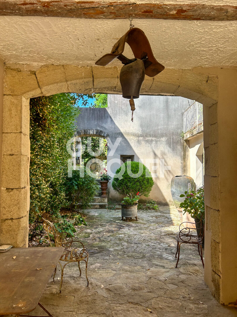 Maison d'exception à vendre à Robion - 10 pièces, 6 chambres