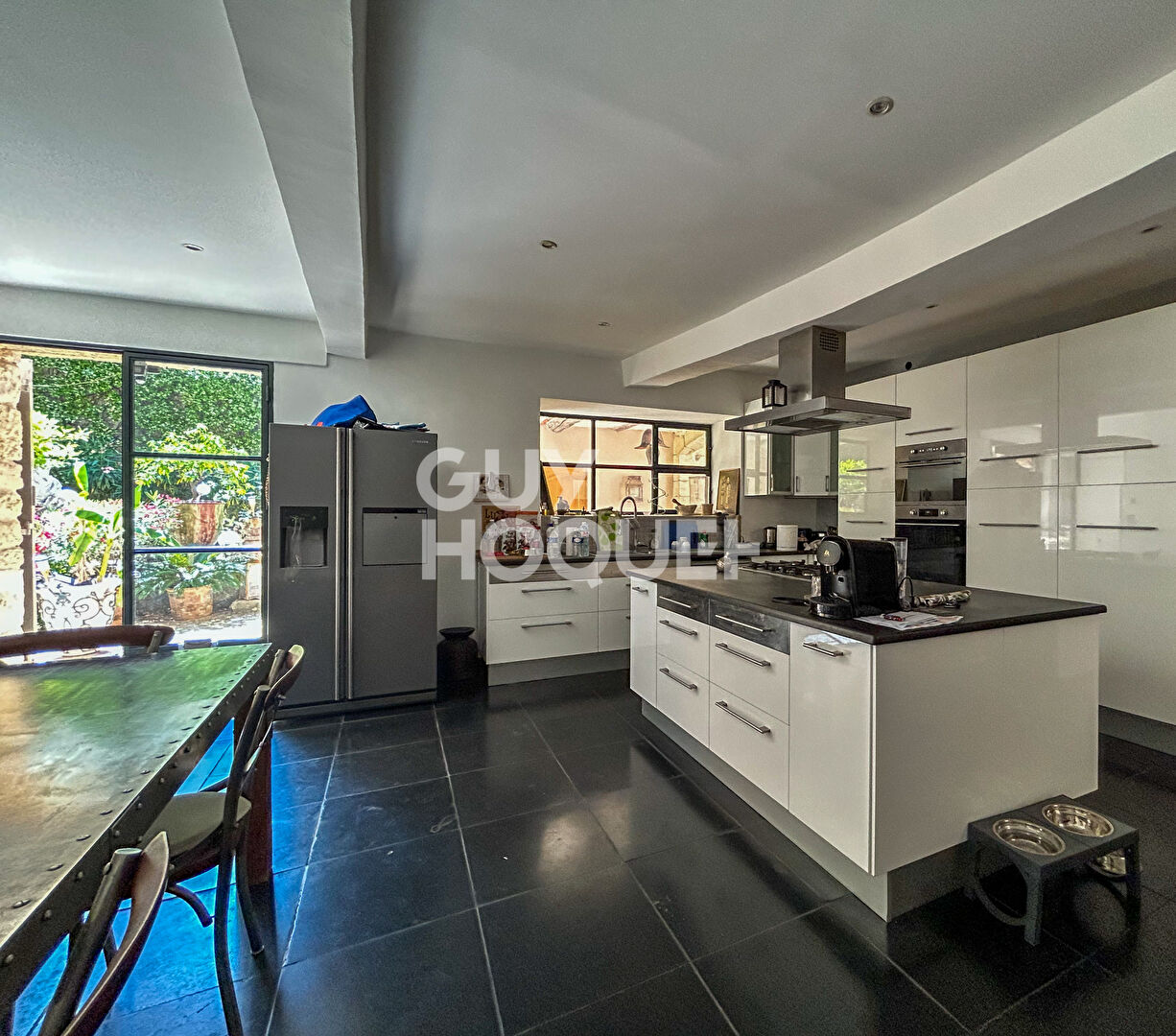 Maison d'exception à vendre à Robion - 10 pièces, 6 chambres