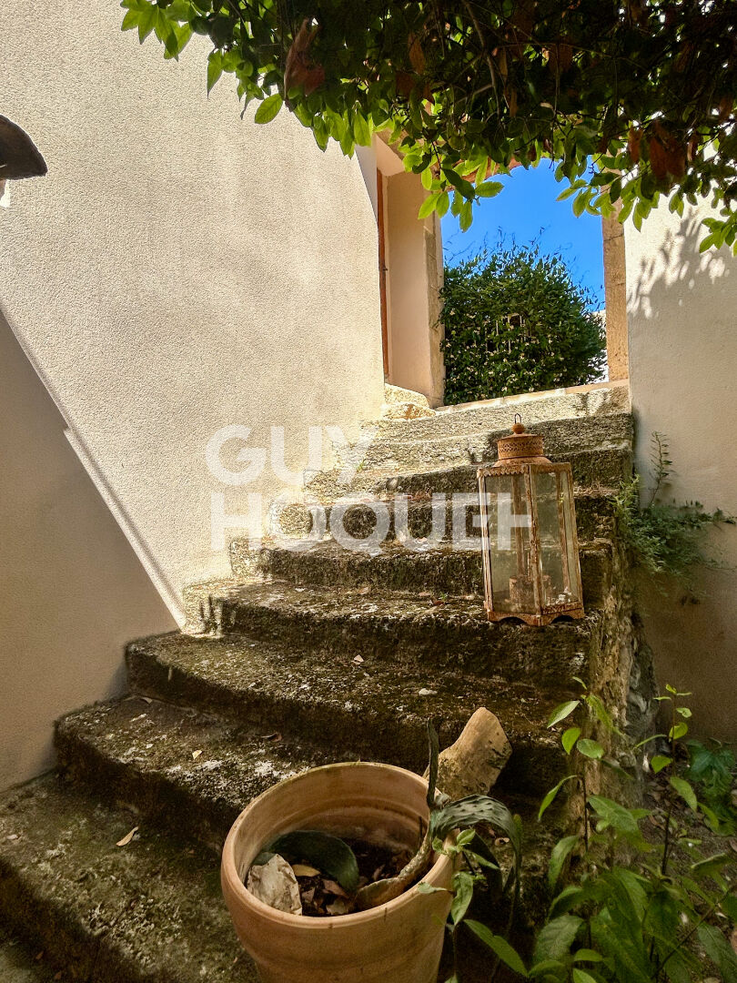 Maison d'exception à vendre à Robion - 10 pièces, 6 chambres