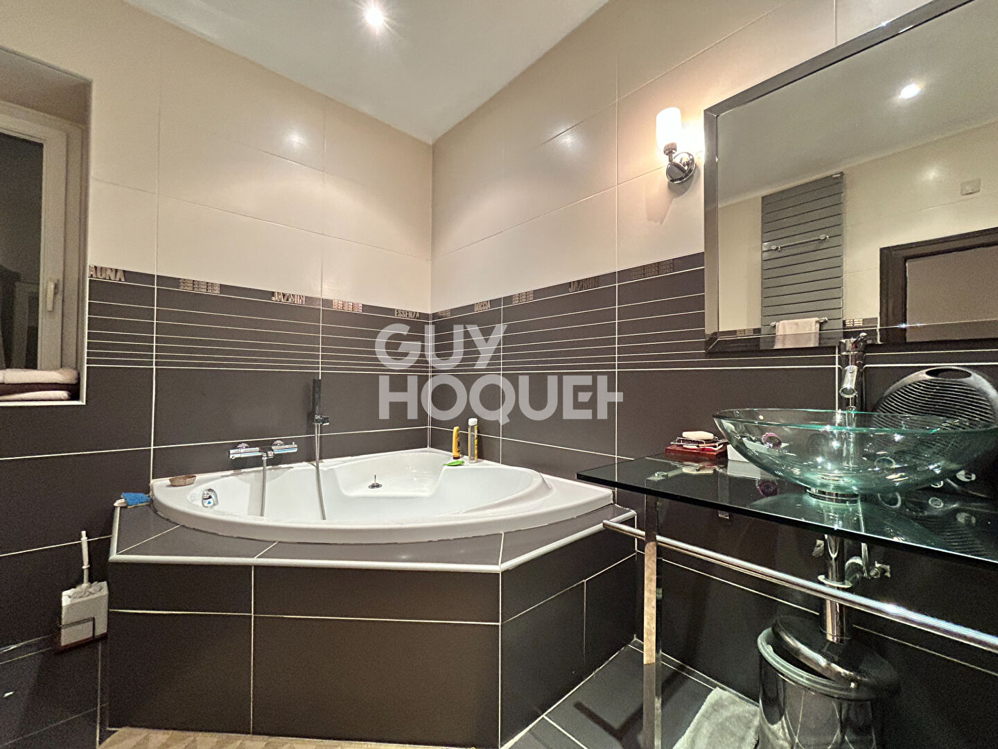 Maison d'exception à vendre à Robion - 10 pièces, 6 chambres