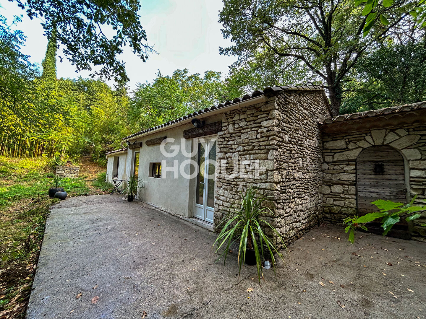 Mazet en pleine colline de Saumane-De-Vaucluse