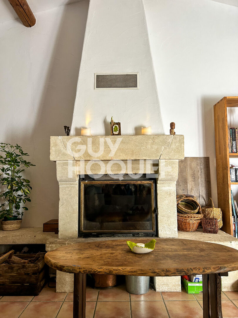 Mazet en pleine colline de Saumane-De-Vaucluse