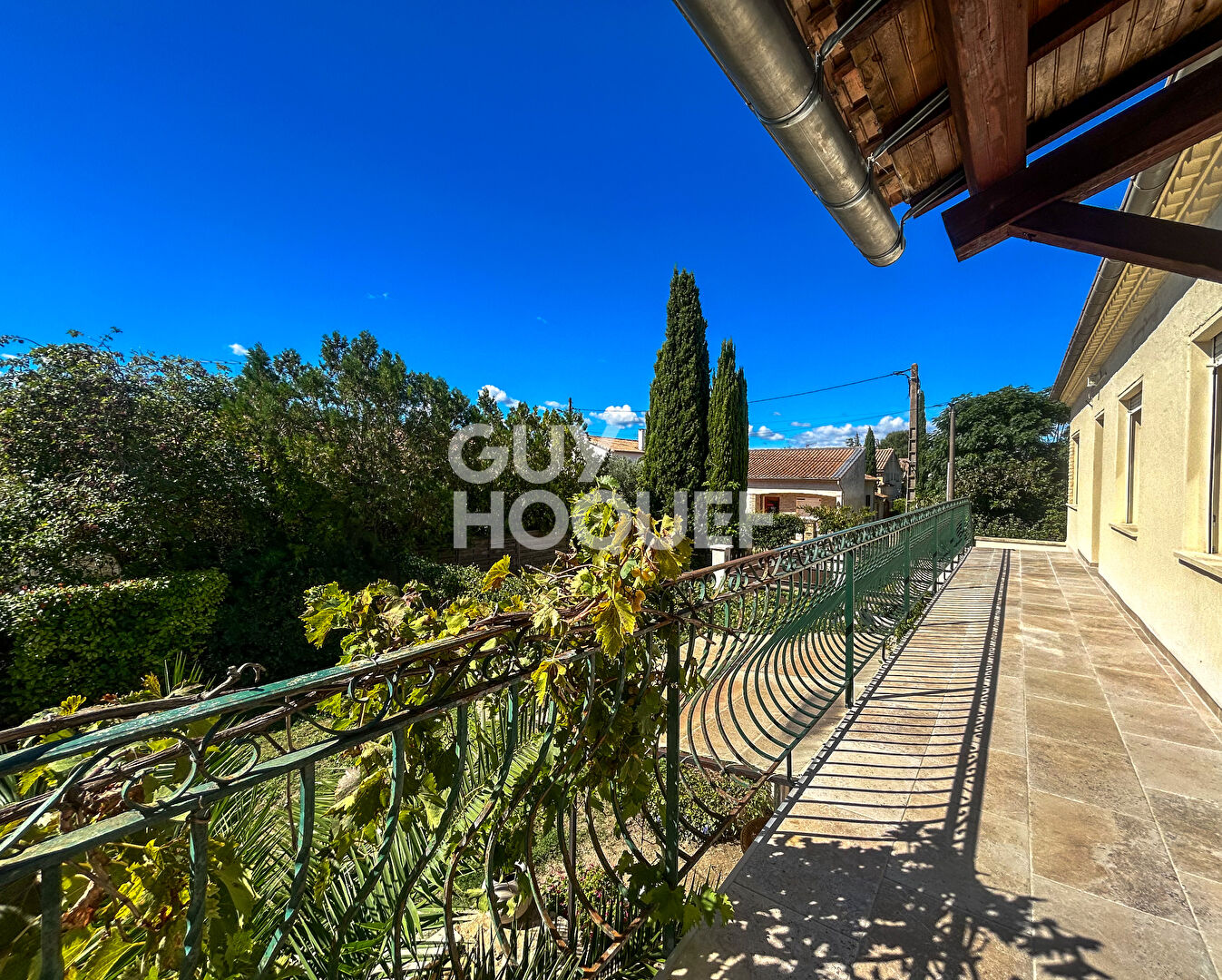 Appartement au Partage des eaux ISLE SUR SORGUE avec GARAGE et extérieur