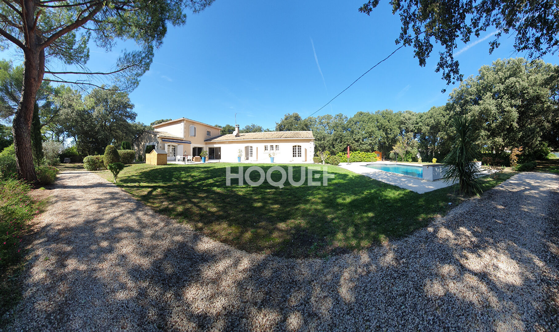 Propriété à Carpentras 6 pièces 235 m² et 153 m² de dépendances sur 6000 m² de terrain