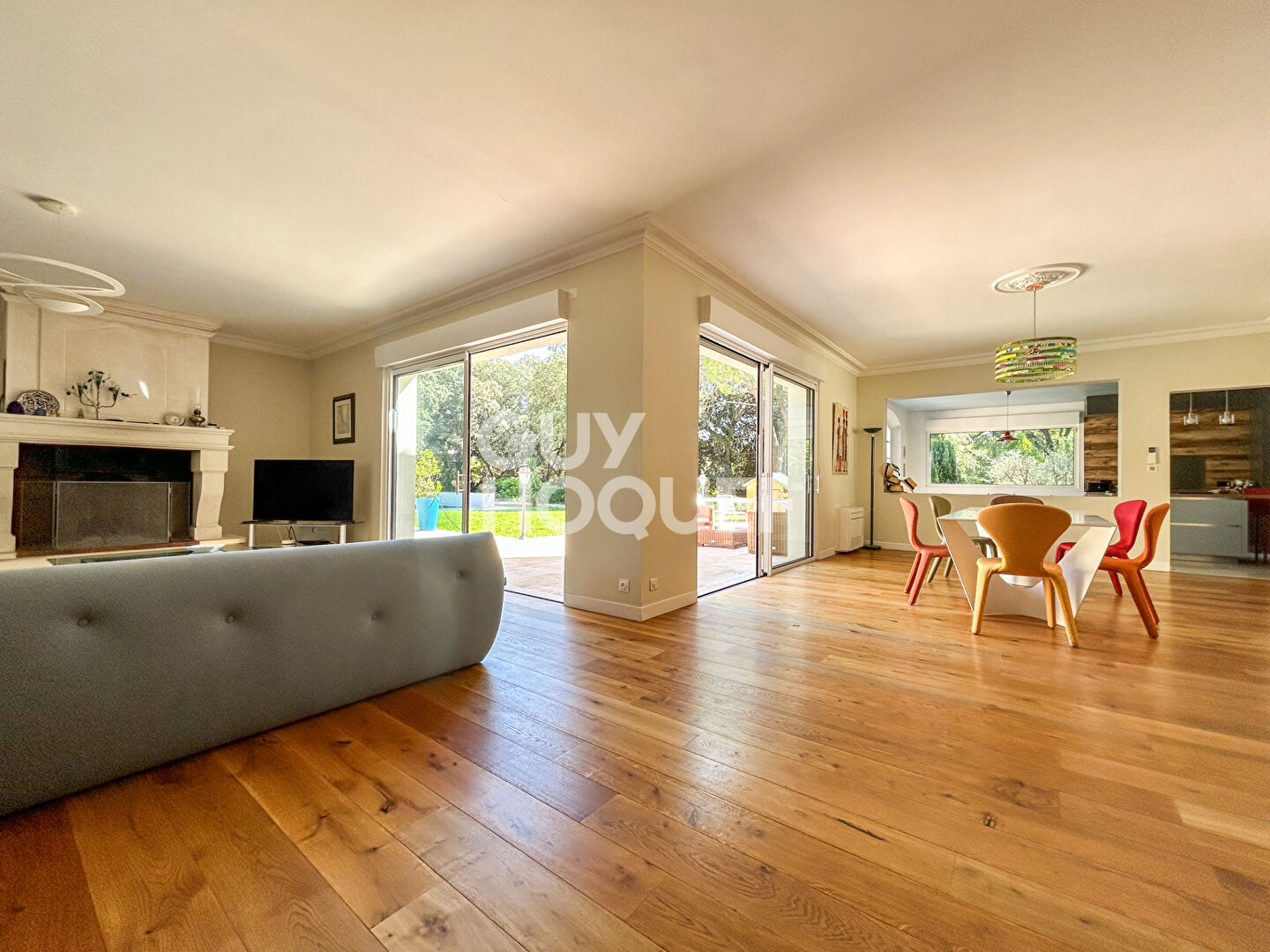 Propriété à Carpentras 6 pièces 235 m² et 153 m² de dépendances sur 6000 m² de terrain