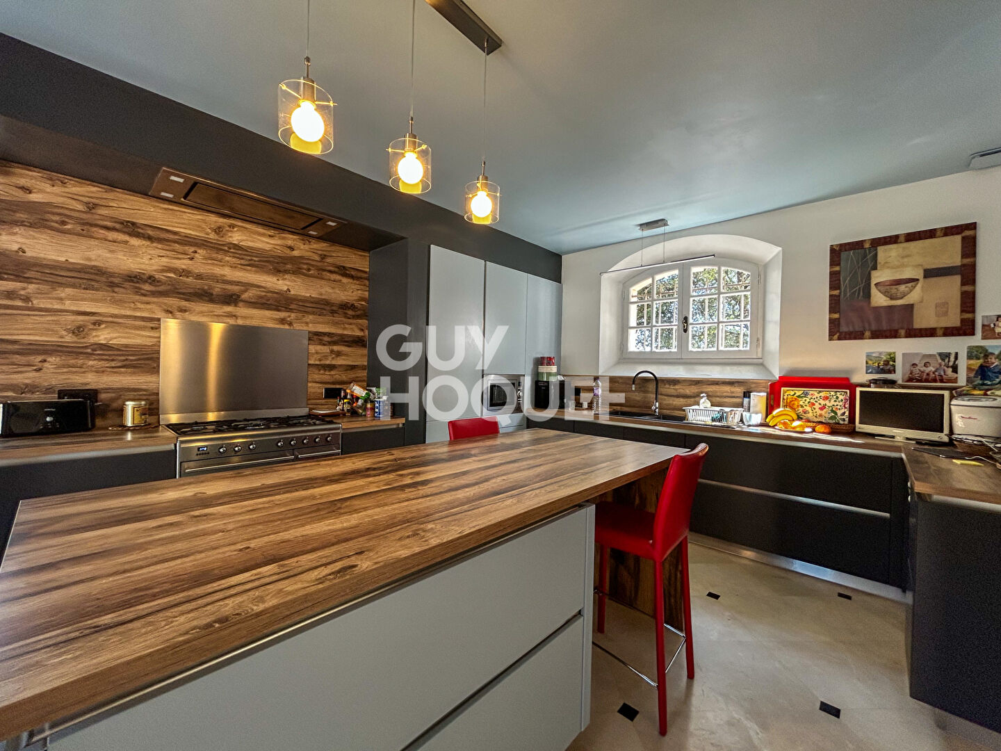 Propriété à Carpentras 6 pièces 235 m² et 153 m² de dépendances sur 6000 m² de terrain